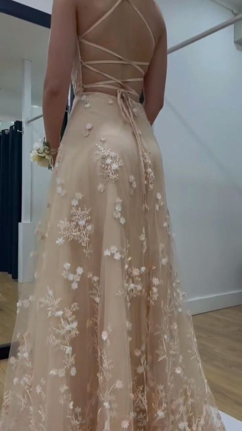 Classy Prom Dresses Vintage, Garden Prom Dresses, Beige Prom Dresses, Prom Dress Aesthetic, Prom Aesthetic, Nude Prom Dresses, Flowy Prom Dresses, Prom Dress Ideas, Flower Prom Dress