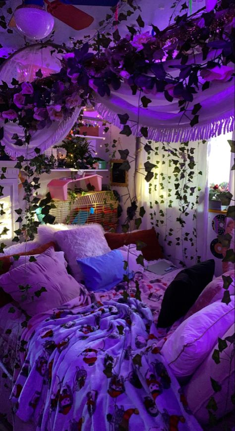 Aesthetically pleasing room :) Fae Room Aesthetic, Fairy Room Ideas Aesthetic, Room Decor Inspo Bedroom Ideas, Purple Green Room Aesthetic, Skateboard Room Aesthetic, Purple And Green Room Aesthetic, Pastel Purple Room Ideas, Neon Cottagecore, Room Ideas Neon