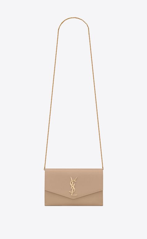 Discover DARK BEIGE UPTOWN chain wallet in grain de poudre embossed leather from Saint Laurent online store. Ysl Uptown Chain Wallet, Lux Fashion, White Shoulder Bags, White Wallet, Small Envelopes, Vintage Ysl, Mini Envelopes, Envelope Wallet, Business Card Case