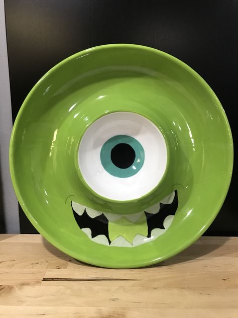 Mike Wazowski hand painted chip and dip bowl pottery. #pottery #potterypainting #mikewazowski #paintedpottery #art #artinspiration #disney #potterypaintingideas Pottery Chips And Dip Bowl, Chip And Dip Pottery Painting Ideas, Chip Dip Bowl Pottery, Chips And Dip Bowl Ceramic, Chip And Dip Bowl Pottery Painting Ideas, Creative Pottery Painting Ideas, Clay Chip And Dip Bowl, Disney Pottery Ideas, Funny Pottery Ideas