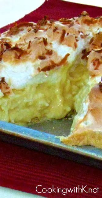 Fruity Pies, Coconut Meringue Pie, Grandma Baking, Coconut Meringue, Mini Thanksgiving, Coconut Pie Recipe, Coconut Cream Pie Recipes, Cream Pies, Coconut Desserts