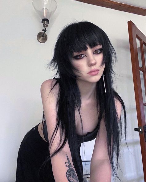 ZAPERWAVE on Instagram: “instead of stressed i lie here charmed🗡🦇 (baby filter) - - - - - - - - - - - - - #grungegirl #webcore #oddcore #glitchcore #cybercore…” Mall Goth Hair, Goth Haircuts, Black Emo Hair, Hair Stules, I Like Your Hair, Short Scene Hair, Goth Hair, Long Layered Haircuts, Emo Hair