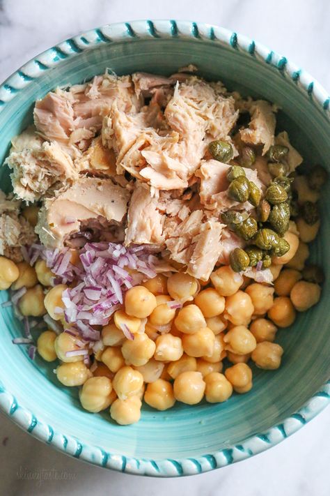 Chickpea Tuna Salad with capers is perfect for lunch! Quick and easy for meal prep! Healthy and filling, this mayo-less Tuna Salad is loaded with protein and Omega 3s and tastes even better the next day. Tuna Salad With Capers, Salad With Capers, Lunch Quick, Chickpea Tuna Salad, Chickpea Tuna, Tuna Salad Recipe, Healthy Food Facts, Tuna Recipes, Healthy Diet Recipes