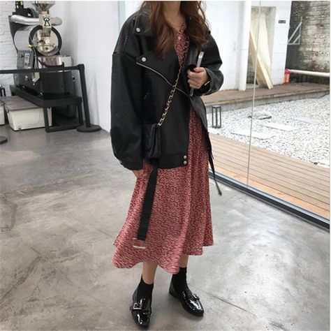 Leather Jacket Outfits Winter, Oversized Leather Jacket Outfits, Leather Jacket Outfit Winter, Long Sleeve Floral Midi Dress, Casual Leather Jacket Outfit, Biker Jacket Outfit, Oversized Leather Jacket, Winter Jacket Outfits, Leather Jacket Dress