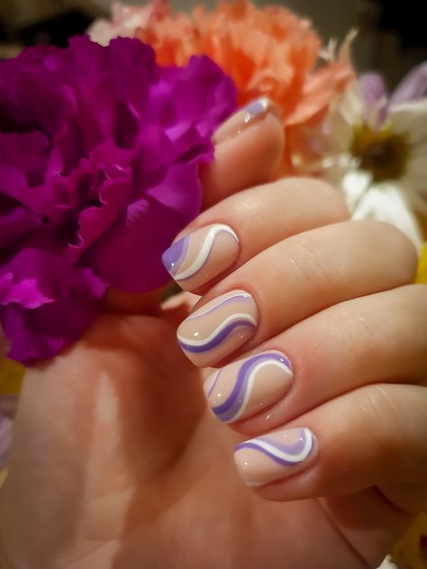 Gel Nail Swirls, Purple Nails Swirl Design, Purple Nails With Swirls, Purple Swirl Nails Short, Purple Swirls Nails, Purple Biab Nail Designs, Squiggle Nails Square, Groovy Purple Nails, Lilac Swirl Nails