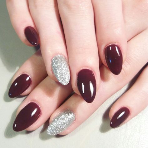 Nail designe fir powerful girl.Red gel and silver glitter. Wine Red And Silver Nails, Nail Art Designs Red And Silver, Wine And Silver Nails, Red Nails Silver Glitter, Burgundy Silver Nails, Dark Red And Silver Nails, Burgundy And Grey Nails, Red Nails And Silver, Maroon And Silver Nails