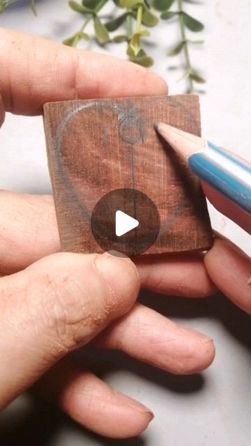 Dremel Carving Ideas, Wood Etching Ideas, Dremel Tool Projects For Beginners, Whittling Patterns Beginner, Dremel Wood Carving For Beginners, Dremel Crafts Beginner, Easy Wood Carving Ideas, Wood Carving Patterns Templates, Dremel Wood Carving Ideas