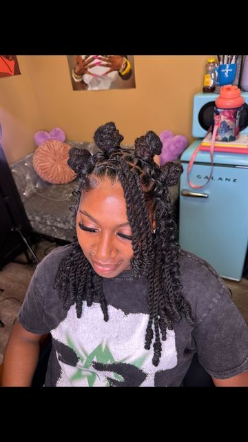 Loc’d by Lotus 🪷 on Instagram: "can’t say i haven’t been on the go allll summer long  ~ summer time is slowly coming to an end & i’ll be showing all of the amazing styles i’ve done these past few months! hope you all enjoy 💫~ bantu knot tiara with curls & a side bang 🩷✨ her lashes, her skin + this vaycay style???? 1000/10 😍🌴  ‼️ this is my ONLY BUSINESS PAGE. i’m NOT associated with TikTok or any other platforms.‼️ •  LIKE | SHARE | TAG !   #locs #locstyles #instantlocs #womenwithlocs #kidswithlocs #starterlocs #baltimorelocs #dmvlocs #dmvhair #locmaintanence #marylandloctician #laurelhairstylist #virginialoctian #cosmetoloy #celebrityloctician #dmvhairstylist #loctician #starterlocstyles #locjourney #naturalhair #retwist #locretwist #celebrityloctician #explorepage #marylandstylist # Loc Styles Two Buns, Easy Loc Styles To Do At Home, Loc Hairstyles Half Up Half Down, Birthday Loc Hairstyles, Locs Bantu Knot Styles, Dreadlock Retwist Styles, Loc Styles No Retwist Medium, Long Loc Ponytail Styles, Styles Over Locs Black Women