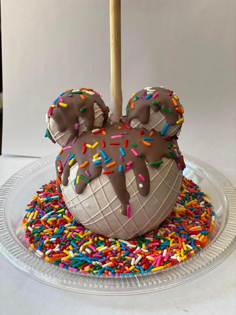 Caramel Apples Decorated Ideas, Carmel Apple Decorating Ideas, Fall Candy Apples Ideas, Mickey Mouse Caramel Apples, Caramel Apple Decorating Ideas, Candy Apple Designs, Disney Candy Apples, Gourmet Apples Ideas, Disney Caramel Apples