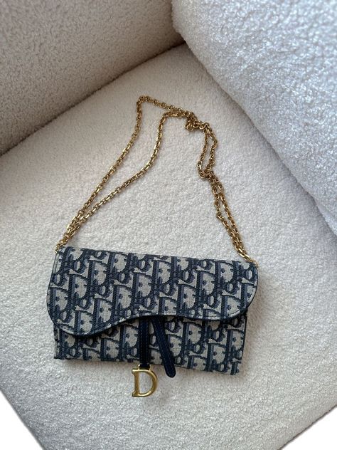 Dior Wallet On Chain, Freetime Activities, My Style Bags, Dior Wallet, Trendy Purses, Luxury Bags Collection, Handbag Essentials, Tas Fashion, Girly Bags