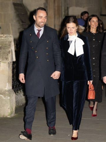 Pippa Middleton Supports Sister Kate at Her Annual Christmas Carol Service Pippa Middleton Dress, Fashion Publication, Parsons Fashion, Ella Emhoff, Kate Princess, Awesome Kate, Kate Middleton Style Outfits, Carolyn Bessette, Royal Women