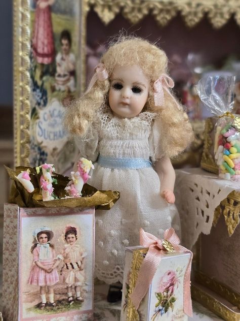 Vintage Artisan Miniature Dollhouse Porcelain Little Girl Doll Glass Eyes Glass Dolls, Tiny Dolls, Project Inspiration, Tiny Treasures, Dollhouse Dolls, Miniature Dollhouse, Glass Eyes, Diy Doll, Victorian Style