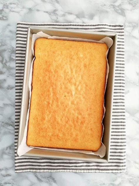 Sponge Cake Recipe Best, Easy Sponge Cake Recipe, Genoise Cake, Best Cornbread Recipe, Bowl Of Chili, Vanilla Sheet Cakes, Cornbread Recipe Sweet, Lemon Sponge Cake, Sponge Recipe