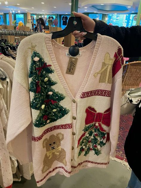 Ugly Sweater Aesthetic Ugly Christmas Sweater, Ugly Christmas Sweaters Aesthetic, Ugly Christmas Sweater Aesthetic, Vintage Christmas Sweater Outfit, Aesthetic Christmas Sweater, Ugly Christmas Sweaters Outfit Fashion, Christmas Outfit Inspo Aesthetic, Christmas Putfit, Cute Ugly Sweater Outfits