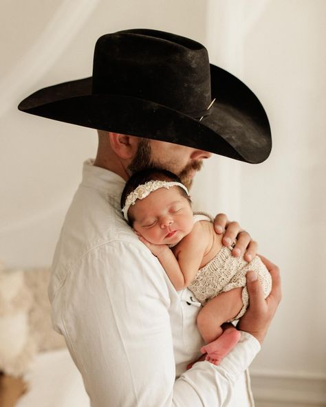 Not often do I get cool cowboy hats in the studio, but I loved it! How gorgeous is this fam 🥰🥰 #bethanyhopephoto #chicagonewbornphotographer #chicagobabyphotographer #chicagonewbornphotography #chicagofamilyphotographer #newbornphotography Western Newborn Hospital Pictures, Newborn Pictures With Horses, Newborn Western Pictures, Cowboy Newborn Pictures, Western Newborn Photography, Western Newborn Pictures, Western Baby Pictures, Newborn Cowboy, Monthly Photoshoot