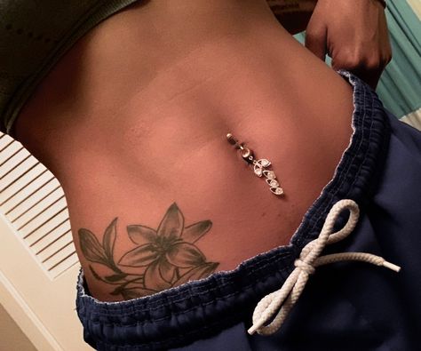 Waist Tattoos, Cute Hand Tattoos, Hip Tattoos Women, Tattoos For Black Skin, Pretty Tattoos For Women, Dope Tattoos For Women, Stomach Tattoos, Stylist Tattoos, Cute Tattoos For Women