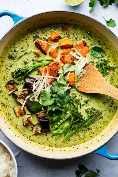 Vegan Thai green curry - Lazy Cat Kitchen Vegan Thai Green Curry, Thai Vegan, Lazy Cat Kitchen, Green Thai, Cat Kitchen, Thai Green Curry, Overnight Oat, Diner Recept, Curry Soup