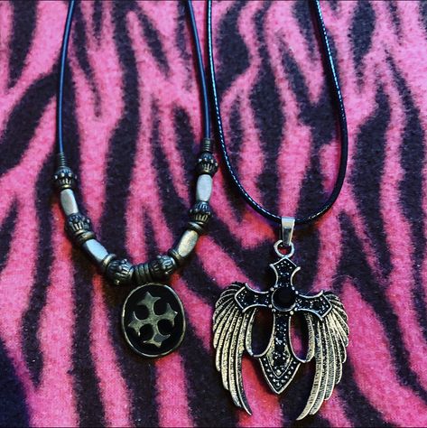 Metal Head Jewelry, 2000s Grunge Accessories, Emo Jewelry Necklaces, Alt Accessories, Emo Accessories, Accessory Inspo, Y2k Accessories, Digital Closet, Punk Jewelry