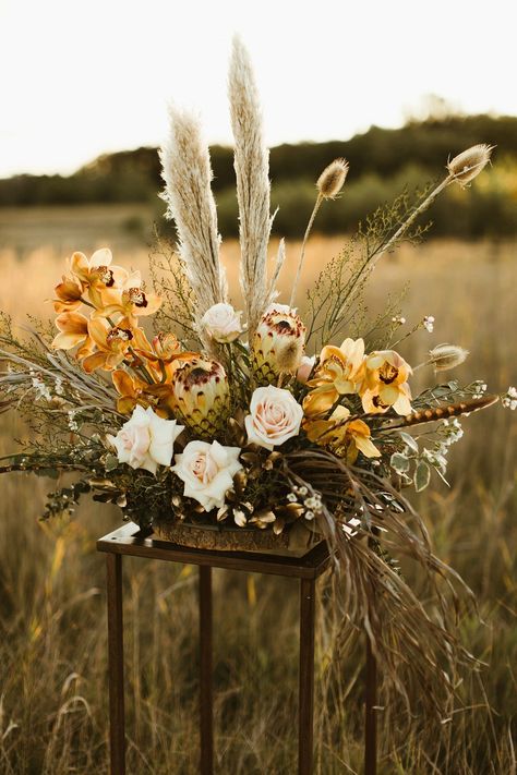 How to Style a Fall-Inspired Boho Wedding Bohemian Wedding Flowers, Gold Wedding Inspiration, Boho Wedding Flowers, Grass Wedding, Unique Wedding Flowers, Ivory Roses, Fall Wedding Flowers, Flower Centerpieces Wedding, Wedding Boho