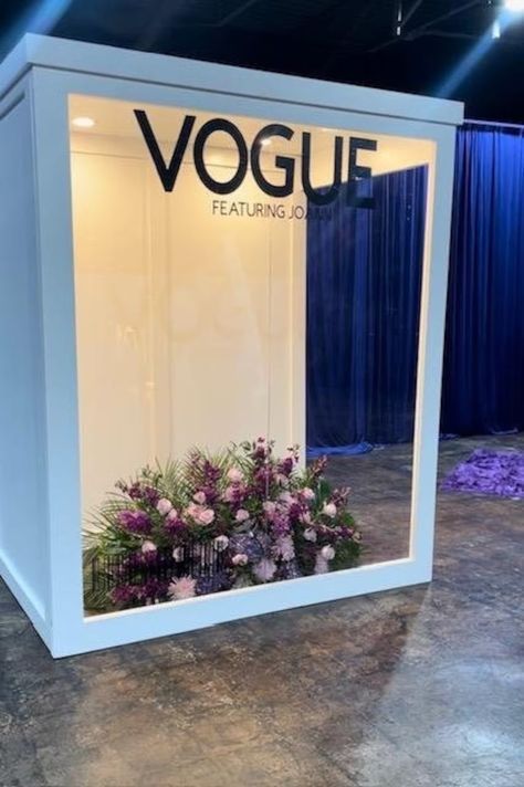 Build Plans for Vogue Photo Booth - Etsy Photoshoot Booth Ideas, Aesthetic Booth Design, Photos Booth Ideas, Vogue Photobooth, Photobooth Design Ideas, Vogue Photo Booth, Magazine Photo Booth, Photo Booth Backdrop Ideas, Wedding Photo Booth Ideas