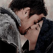 Passionate Kiss Gif, Romantic Kiss Gif, Bisous Gif, Lovers Kiss, Romantic Couple Kissing, Happy Gif, Romantic Kiss, Hot Stories, Liam Hemsworth