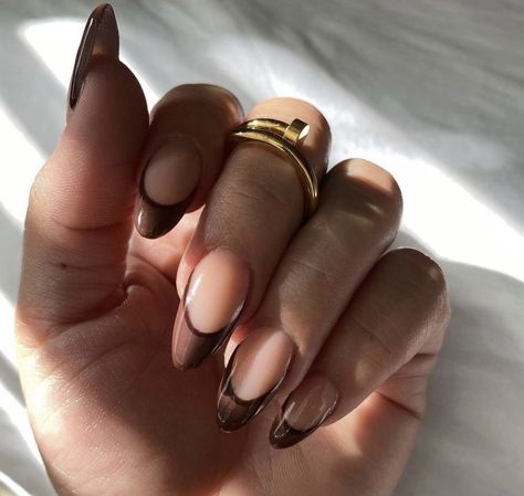 Autumnal Nail Colours, Dark Fall Almond Nails, Fall Nail Inspo Almond Short, Fall Season Nails Acrylic Short Almond, Autumn Nails Almond Shape, Dark Orange Nails, Fall Transition Nail Colors, Almond Shape Fall Nails, Chestnut Nails