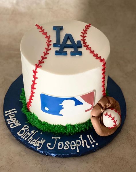 Myras Sifted Sweets on Instagram: “All edible Dodgers inspired cake. ⚾️ #dodgers #dodgerscake #myrassiftedsweets” Dodgers Birthday Party, Dodgers Cake, Baseball Theme Birthday, Baseball Cake, Cinderella Cake, Sport Cakes, Birthday Money, Graduation Cakes, New Location