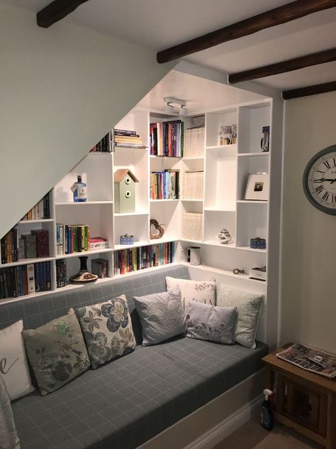 Reading Space Under Stairs, Design For Under Stairs, Built In Bookshelves Under Stairs, Staircase Reading Nook, Living Room Under Stairs Ideas, Under Stairs Bookshelves, Under Stairs Library Nook, Space Under The Stairs Ideas, Cozy Under Stairs Nook