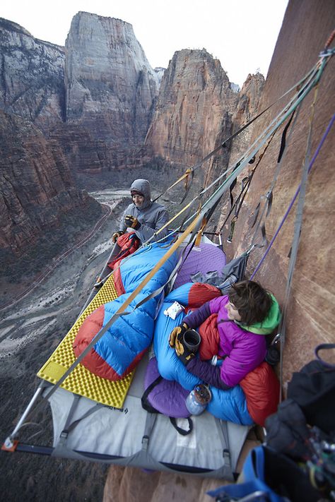 Katie Lambert & Mason Earle on their big wall adventure - Part 3: Free climbing the 1200-foot sandstone Moonlight Buttress, Zion National Park, Utah photo: Ben Ditto Free Climbing, Free Climb, Zion National Park Utah, Rock Climbers, Ice Climbing, Climbing Wall, Mountain Climbing, Photo Vintage, Extreme Sports