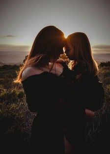 Mother Daughter Sunset Photos, Mother Daughter Woods Photoshoot, Mother Daughter Photoshoot Spring, Mother Daughter Fall Photoshoot Poses, Mom Daughter Valentine Photos, Happy Mom And Daughter Aesthetic, Mom And Daughter Photoshoot Outside, Outdoor Mother Daughter Photo Shoot, Moody Mommy And Me Photos