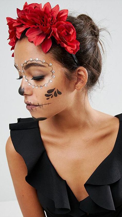 Maquillage Halloween Simple, Halloween Makeup Sugar Skull, Makeup Zombie, Halloweenský Makeup, Halloween Make-up Looks, Den Mrtvých, Dead Makeup, Cute Halloween Makeup, Halloween Makeup Diy