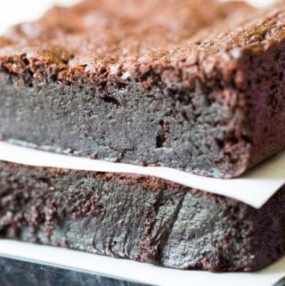 Brownie Recipes Flourless Chocolate Brownies, Flourless Brownie Recipe, Brie Sandwich, Flourless Desserts, Dessert Halloween, Flourless Brownies, Diy Easy Recipes, Slow Cooker Desserts, Passover Recipes