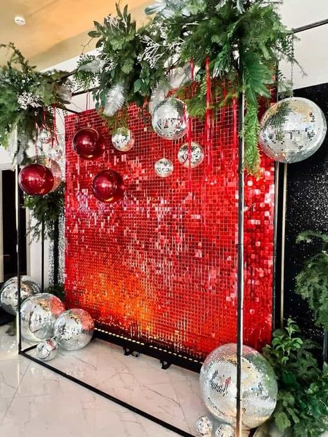 25 Sophisticated Christmas Party Ideas - Lady Celebrations Christmas Shimmer Wall, Corporate Holiday Event Decor, Warehouse Christmas Party Decor, Red Carpet Christmas Party, Christmas Gala Decorations, Over The Top Christmas Decor, Commercial Christmas Decor, Christmas Photo Op, Christmas Event Decor