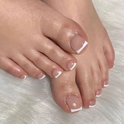 French Tip Gel Pedicure, Gel X Pedicure, White French Toes, White Tip Toes, French Nails Toes, Toe Acrylic Nails, French Tip Toenails, Simple Toe Nail Designs, French Tip Toe Nails