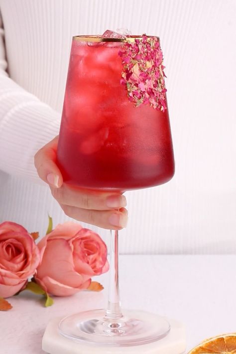 Hibiscus Mocktail Recipe With Rose - The Mindful Mocktail Hibiscus Mocktail, Easy Mocktails, Edible Rose Petals, Mocktail Drinks, Edible Roses, Iced Drinks Recipes, Rose Recipes, Drink Recipes Nonalcoholic, Fertility Diet