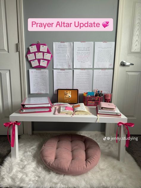 Altar Ideas Christian, Christian Altar, Diy Prayer Board, Prayer Vision Board, Prayer Altar, Prayer Room Ideas, Study Activities, Prayer Closet, Prayer Corner