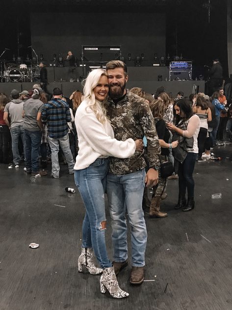 Inside Country Concert Outfit, Country Music Concert Outfit Winter Cold Weather, Shania Outfits, Cody Johnson Concert Outfit Winter, Morgan Wallen Concert Outfit Plus Size, Indoor Country Concert Outfit Winter, John Mayer Concert Outfit, Parker Mccollum Concert Outfit, Eric Church Concert Outfit