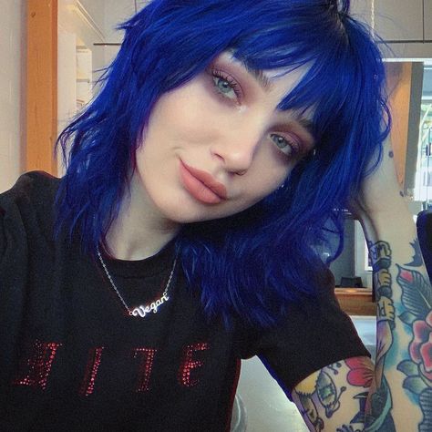 Coraline Blue Hair, Blue Hair Dark, Hair Dye Brands, Short Blue Hair, Blue Hair Color, My New Haircut, Dark Blue Hair, High Hair, Hair Chalk