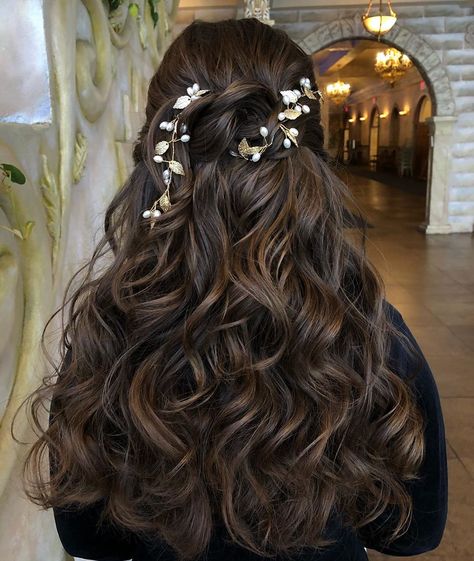 Bride's Sister Hairstyle, Sister Bride Hairstyle, Hairstyles For Sisters Wedding, Hairdo Sister Of The Bride, Sister Of Bride Hairstyles, Sister Of The Bride Hair, Bride Sister Hairstyle, Sister Of The Groom Hairstyles, Sister Of The Bride Hairstyles