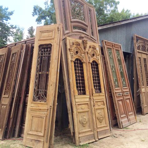 Case In Stile Country, Antique French Doors, Salvaged Doors, Doors Rustic, Antique Architectural Salvage, Doors Wooden, Vintage Doors, Cool Doors, Antique Doors