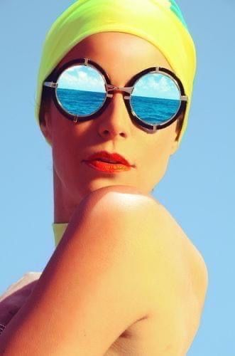 Retro Swimmer, Vintage Swimmer, Swimming Photography, Swimming Posters, Afrikaanse Kunst, Beach Vintage, Swim Cap, Helmut Newton, Photo Fun