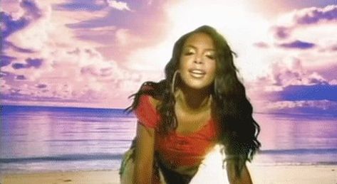 Aaliyah Rock The Boat, Aaliyah Singer, Aaliyah And Tupac, Rock The Boat, Aaliyah Pictures, Hiking Gif, Aaliyah Style, Aaliyah Haughton, Girl Sweat