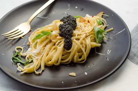 Caviar Pasta, Carbonara Pasta Recipe, Caviar Appetizers, Caviar Dishes, Pasta Carbonara Recipe, Caviar Recipes, Best Pasta Recipes, Carbonara Pasta, Gnocchi Recipes