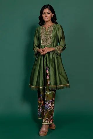 Shop for Varun Bahl Green Chanderi Kalidar Kurta And Pant Set for Women Online at Aza Fashions Kalidar Kurta, Varun Bahl, Blouse Yoke, Saree Blouses Online, Stylish Suit, Ethnic Outfits, Green Floral Print, Printed Trousers, Kurta With Pants