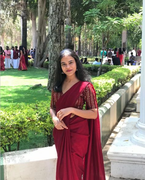 Aesthetic South Indian Saree, Plain Saree With Blouse Design, Plain Saree With Heavy Blouse Color Combos, Maroon Saree Blouse Combination, Plain Sarees With Contrast Blouse, Plain Saree Blouse, Latest Fashion Blouse Designs, Plain Saree With Heavy Blouse, Long Skirt Top Designs