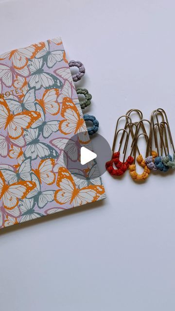 Megan | Macrame Gifts & Tutorials on Instagram: "Macrame Bookmarks✨

#handmademarket #behindthescenes #howto #macrame #megsmodernmacrame #shopmegsmodernmacrame #macrameshop #handmadecommunity #macramemakers #macramegift #macrameidea #diy #keychains #howtomacrame #gatheringknot #beginnerknot #beginnermacrame #beginnerartist #macramemovement #fiberart #keychaindiy #macramebraid #macramekeychain #macramecharm #fiberart #macramechristmas #relaxingtutorial #shophandmade #farmersmarket #macramemarket #macramé" Macrame Bookmark Diy, Macrame Bookmarks, Macrame Bookmark, Macrame Gifts, Bookmark Diy, Diy Keychains, Handmade Market, Macrame Ideas, Diy Keychain