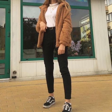 Fluffy Jacket Outfit, Vintage Outfits 50s, Fall Fashion Coats, Cool Winter, Fluffy Jacket, Jacket Outfit, Teddy Jacket, Teddy Coat, Popular Outfits