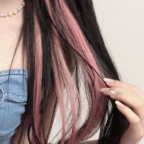 Pink Hair Streaks, Black Hair Bangs, Skunk Hair, Pink And Black Hair, Light Pink Hair, Korean Hair Color, Ash Hair Color, Hair Color Streaks, Black Hair With Highlights