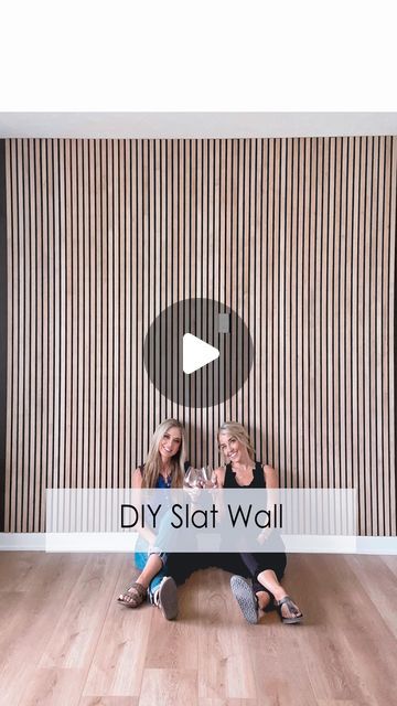 DIY Slat Wall | Akkustik Panele | Wand Design Horizontal Wooden Slat Wall, Diy Wood Slat Ceiling, Cheap Slat Wall Diy, Modern Wall Paneling Diy, Slatted Wall Bedroom, Wall Slats Decor Living Room, Painted Slat Wall, Slat Wall Entryway, Slat Wall With Shelves