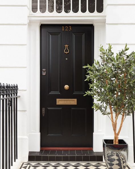 Black Georgian Front Door - London Door Company Period Front Door, Decorated Staircase, Uk Door, Modern Victorian Style, Arched Front Door, Best Front Door Colors, Black Front Door, Georgian Doors, Front Door Lighting